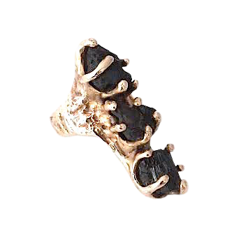 Bague bronze forme allongée sertie de 3 tourmalines noires.