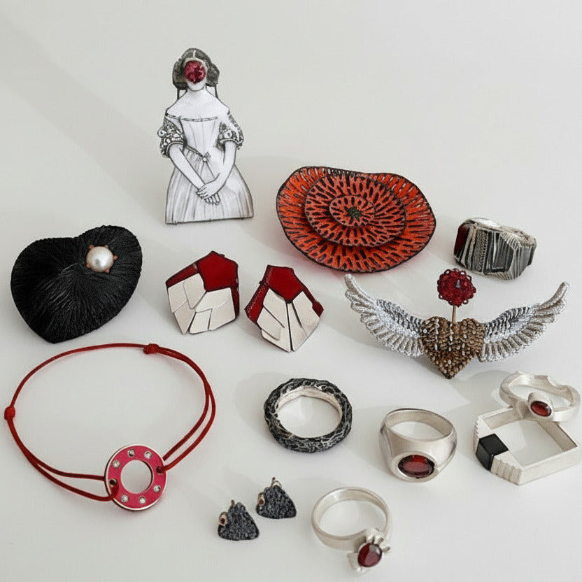 Bracelets,bagues, broches et boucles d'oreilles, des bijoux contemporains sélectionnés pour la Saint Valentin 2026, par Sophie et à retrouver à la galerie Sophie etc - Paris 11e